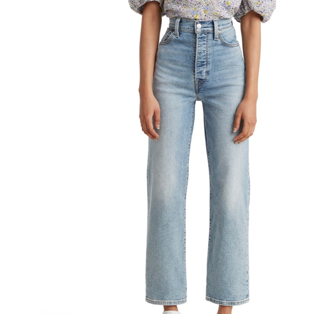 Levi’s Ribcage Straight Leg Ankle Jeans